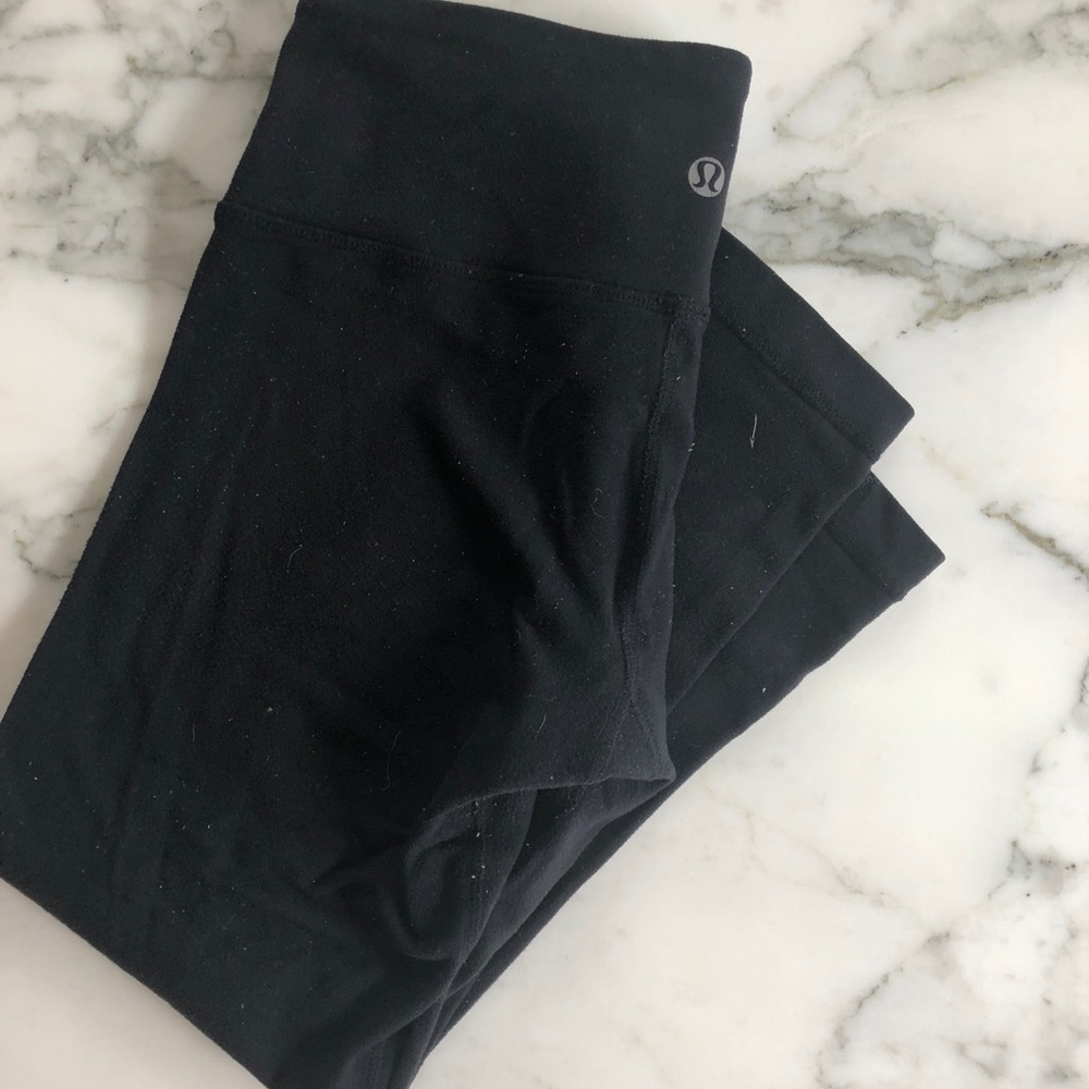 Black Lululemon Wunder Under Crops